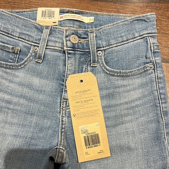 Levi’s 311 shaping skinny capri brand new - Picture 2 of 8